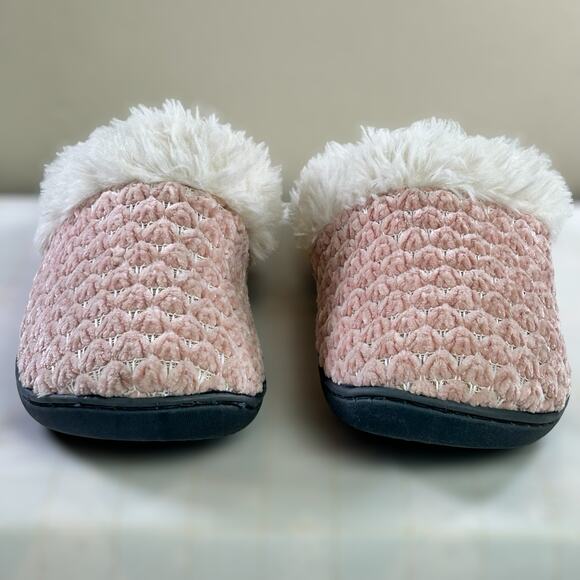 Isotoner Slippers Women Size 7.5 Pink White Popcorn Chenille Faux Fur Slip Ons - Picture 4 of 10